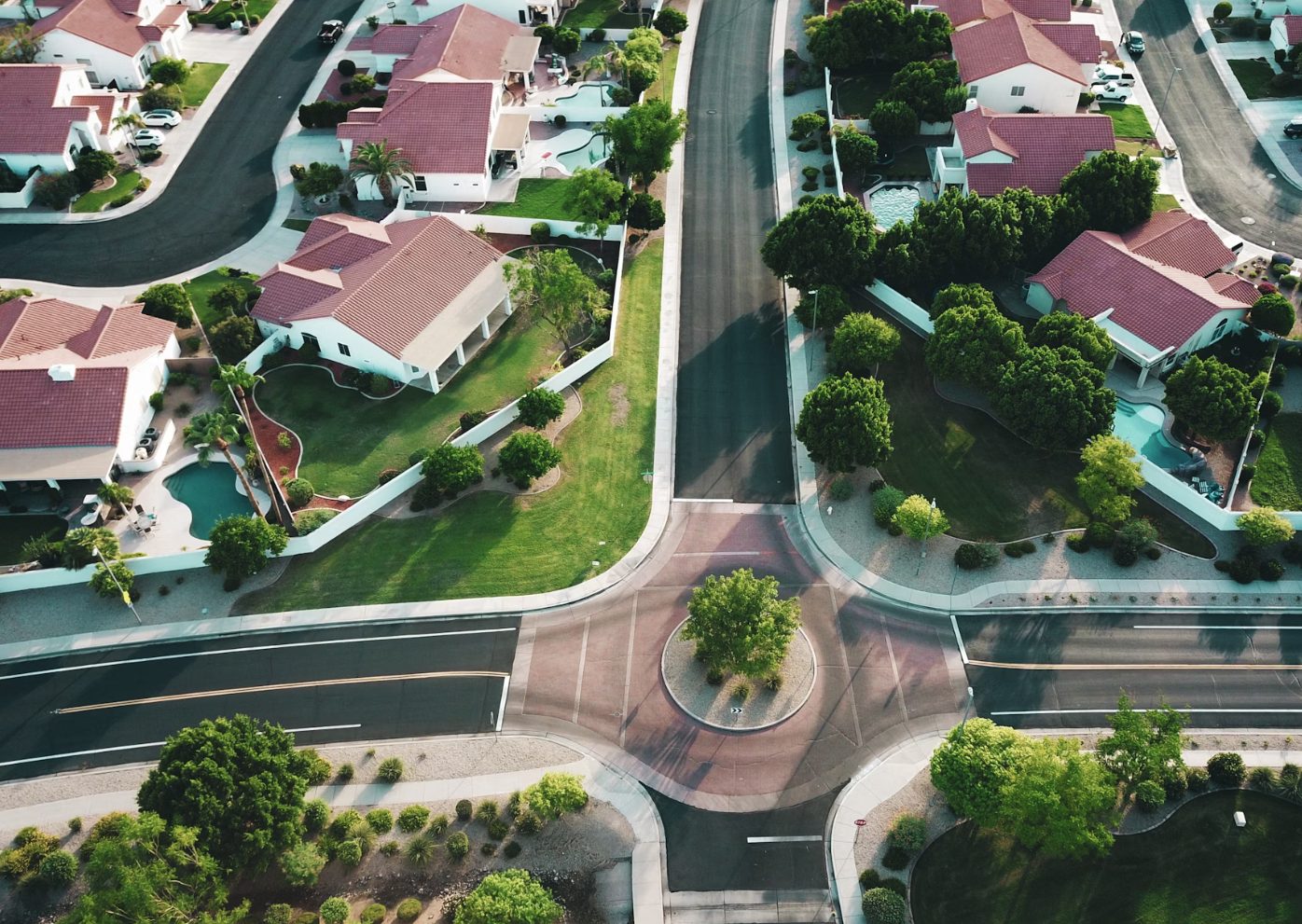 What Is an HOA? Benefits and Drawbacks of Communities With a Homeowner’s Association
